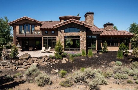 Cascade views, golf frontage, and privacy at Pronghorn