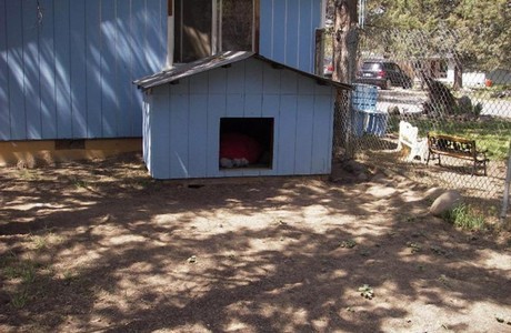 Even a matching dog house in Tumalo