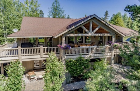 Sandy Kohlmoos listed this home in Sunriver