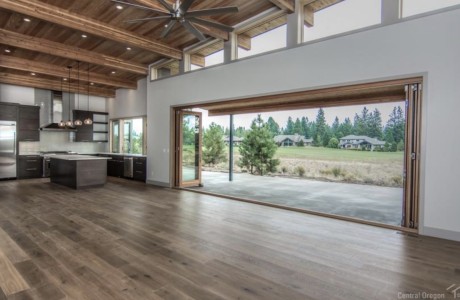 Indoor/outdoor connection in Bend